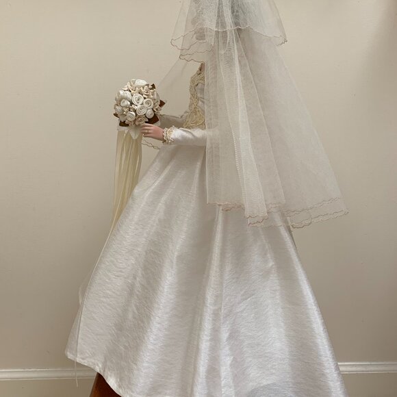 “Autumn Reflection" Vintage Porcelain Bisque Wedding Doll - Picture 9 of 16